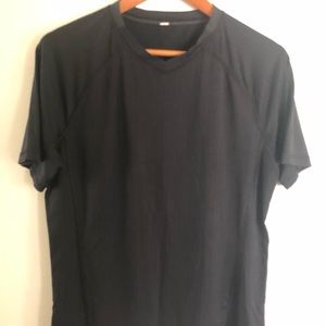 Lululemon V-neck black men short sleeve shirt size M